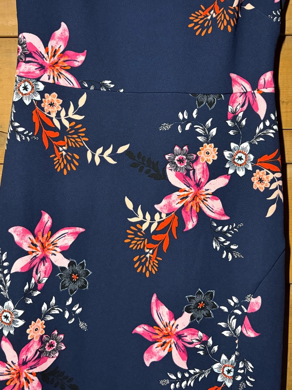 NWOT- Vince Camuto Navy Floral Sheath Dress- Size 6- Wedding Guest Dress 🌸 - Picture 3 of 9